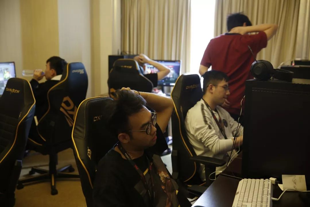 IEM科隆对决进入白热化阶段：淘汰赛周五火热开战