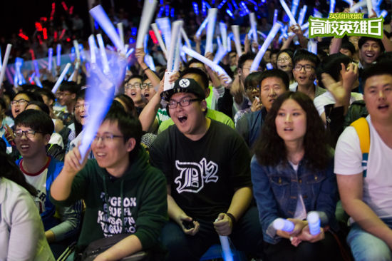 整场比赛中间被拉开了差距！徐秀城，魏国的猛将 Siwoo ，被疯狂捕捉。进化版的 Generation Gaming 横扫 Dplus KIA