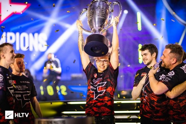 PP牛头英勇狂开 钦元狗头团战收割不输队长 Icon队赢下首局