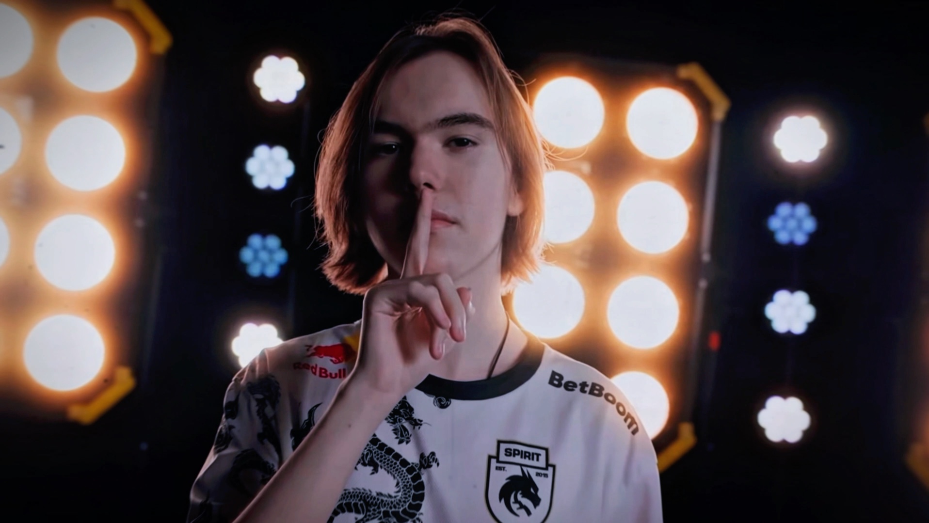 NIP官方致谢粉丝：9个月的酷暑 都抵不过粉丝热情的一半