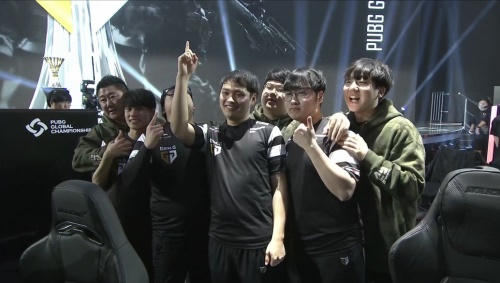 ZywOo 发布了自己的游戏鼠标